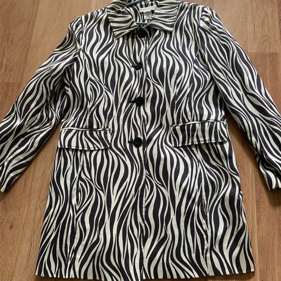 Woman’s jacket - Picture 2 of 5